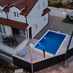 Sea Villa *